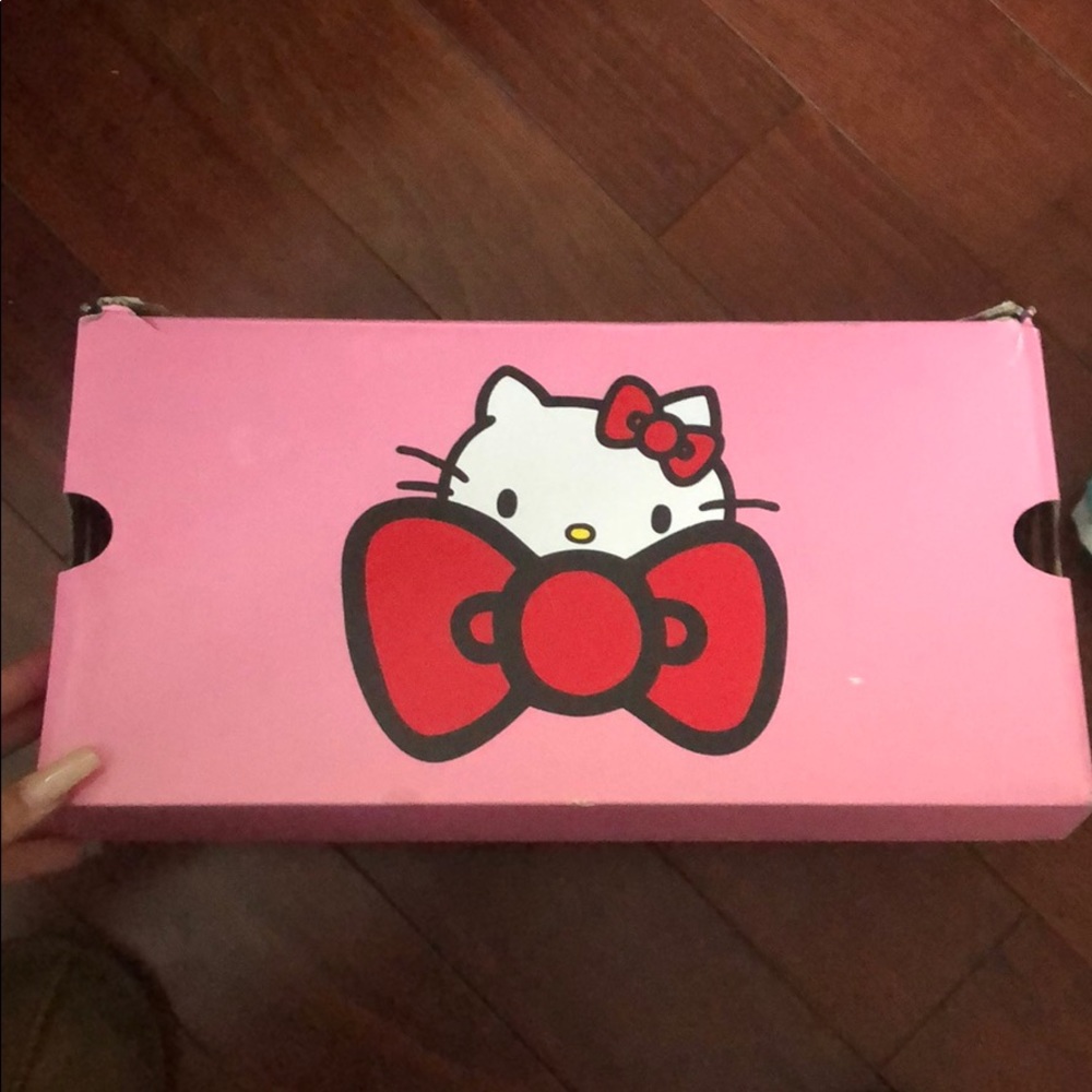 Hello Kitty converse